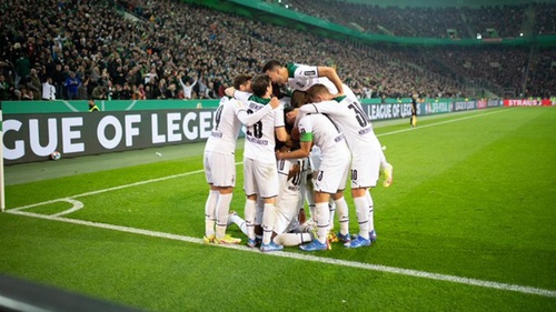 Gladbach 5-0 Bayern Munich: Dùng đội hình mạnh nhất, Bayern vẫn thảm bại không ngờ