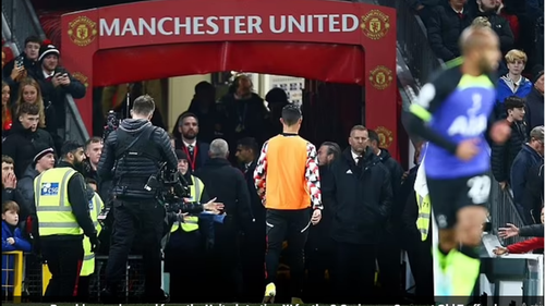 Ferdinand: MU nên bán Ronaldo, ngay tháng Giêng này