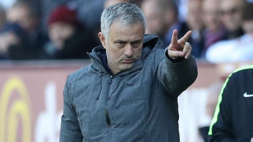 Mourinho kích hoạt quả bom 'tâm lý chiến' với Guardiola trước thềm derby Manchester