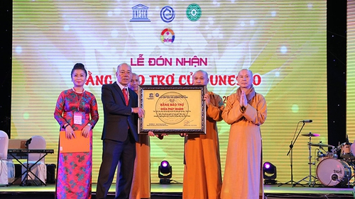 Chùa Phật Quang nhận bằng bảo trợ của Liên hiệp các Hội UNESCO Việt Nam