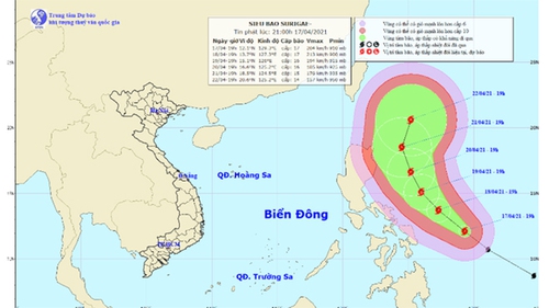 Siêu bão Surigae mạnh cấp 17 gần biển Đông