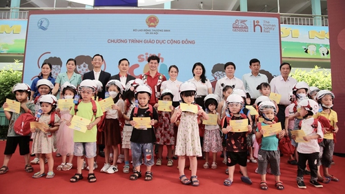 ‘Sinh Con, Sinh Cha’ thu hút hàng triệu phụ huynh