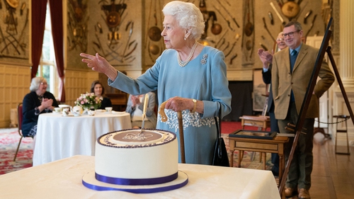 Anh tưng bừng kỷ niệm 70 năm Nữ hoàng Elizabeth II lên ngôi