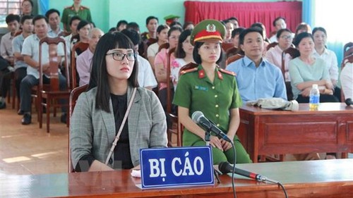 Phạt Huỳnh Thục Vy 2 năm 9 tháng tù giam về tội 'xúc phạm Quốc kỳ'