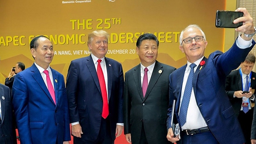 Những khoảnh khắc 'triệu like' từ nghị trường đến đời thường APEC 2017