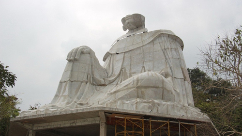 Sẽ tháo dỡ tượng Bà Chúa Xứ xây dựng trái phép trên Núi Sam, An Giang