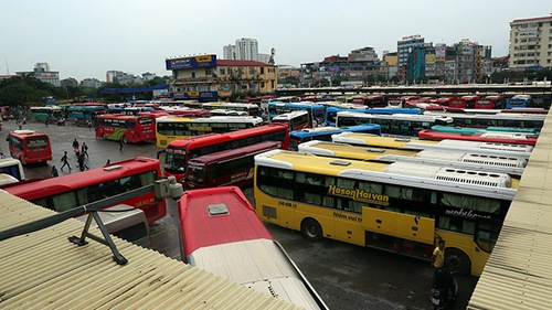 Áp lực gia tăng tại các bến xe cửa ngõ Hà Nội trong dịp nghỉ lễ 30/4 và 1/5