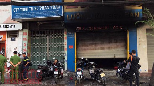 TP.HCM: Cháy cửa hàng bán túi xách, 3 người được cứu thoát