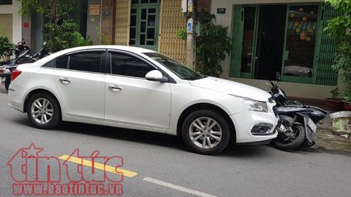 Tài xế đâm trọng thương, đấm đá túi bụi phóng viên đang tác nghiệp