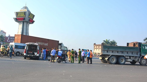 Va chạm giữa xe ben và xe đạp điện, một người tử vong