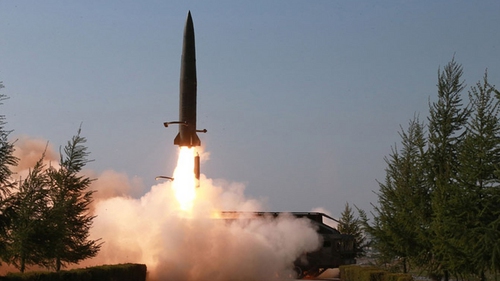 Chủ tịch Kim Jong Un giám sát diễn tập 'tấn công tầm xa'