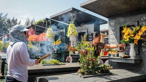Chạp mộ cuối năm: Ngày tốt, chuẩn bị đồ lễ và văn khấn chạp mộ