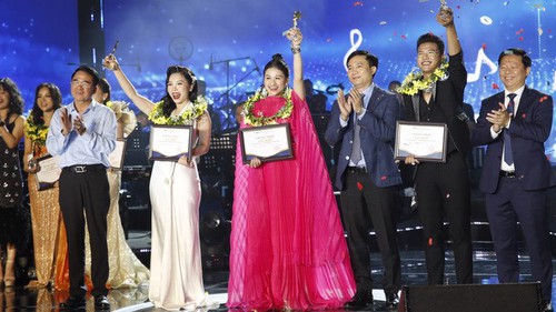 Trao giải Nhất, Nhì đêm chung kết xếp hạng Sao Mai 2022