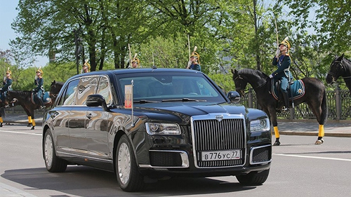 VIDEO: Tổng thống Putin xuất hiện cùng siêu xe limousine mới coóng trong lễ nhậm chức