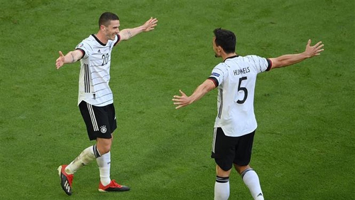 Nhật ký EURO bằng thơ: Cỗ xe tăng Đức chạy đúng lập trình