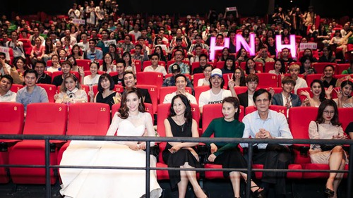 Hồ Ngọc Hà ra mắt MV 'Cả một trời thương nhớ' dán nhãn 18+