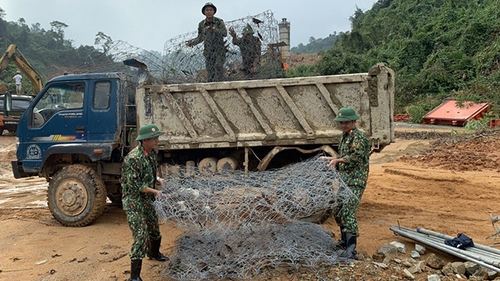 Chuyển hướng tìm kiếm dưới suối vụ sạt lở Thủy điện Rào Trăng 3