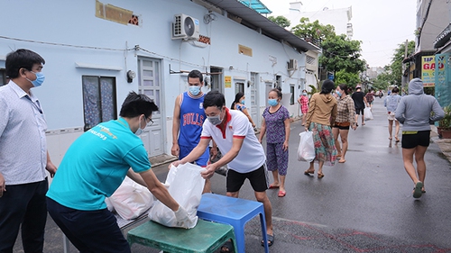 Bộ Thông tin và Truyền thông tổ chức chương trình 'Tấm lòng mùa dịch, san sẻ yêu thương'