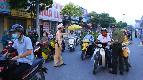 Hà Nội tiếp tục sử dụng mẫu giấy đi đường đã cấp