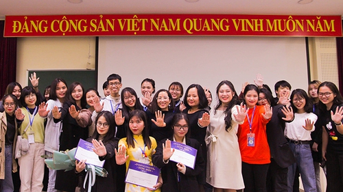 Đặng Thảo My xuất sắc giành Giải Nhất của cuộc thi hùng biện Stand Up 2021.