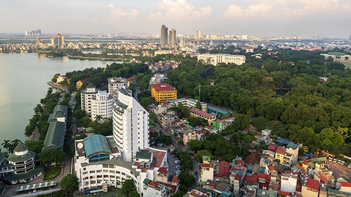 Không gian xanh bên hồ