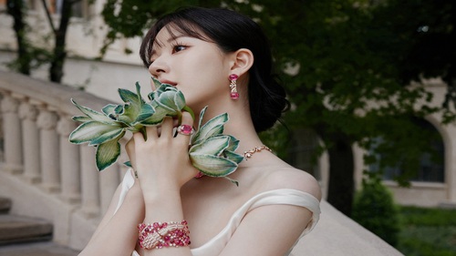 Triệu Lộ Tư lên hotsreach với tạo hình váy đỏ trong 'Vụng Trộm Không Thể Giấu'