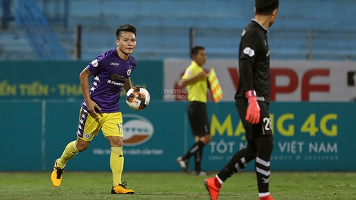 Khi Quang Hải phải sắm vai… nhặt bóng cho Viettel