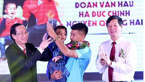 Thầy trò HLV Park Hang Seo đăng quang ở giải Fair Play 2018