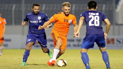 HLV Huỳnh Đức: ‘Chúng tôi thua B.Bình Dương vì non kinh nghiệm’