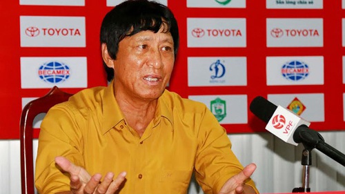 BTC V-League nhắc nhở HLV Vũ Quang Bảo