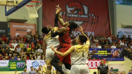 VBA 2017: Thang Long Warriors 80-69 Hanoi Buffaloes: Chủ nhà toàn thắng trong loạt derby Thủ đô!