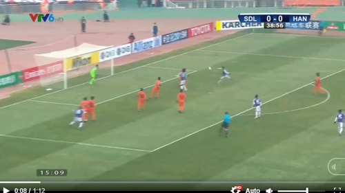 VIDEO: Văn Quyết volley tung lưới Sơn Đông, kết thúc gọn gàng pha phối hợp như mơ của Hà Nội