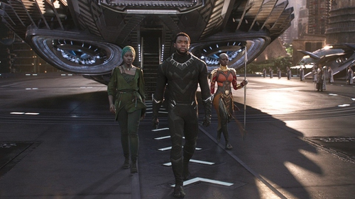 Tiết lộ quá trình thực hiện những bộ giáp 'thần thánh' trong bom tấn 'Black Panther'