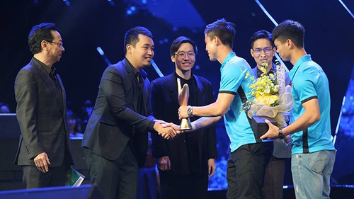 Ban nhạc Ngọt giành 'cú đúp' Cống hiến từ Công Phượng, Người phán xử