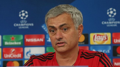 Mourinho mắng Lovren: ‘Miệng thì bảo quên đi nhưng mất tới 10 phút để càm ràm'