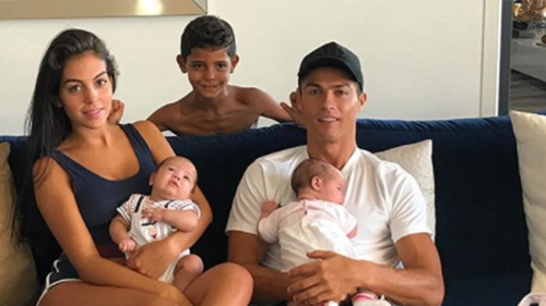 Ronaldo có bao nhiêu con? Mẹ của chúng là ai? Tên của chúng là gì?