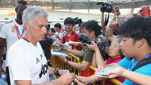 'Lật kèo" được Ed Woodward, Mourinho sẽ không đưa M.U sang Trung Quốc