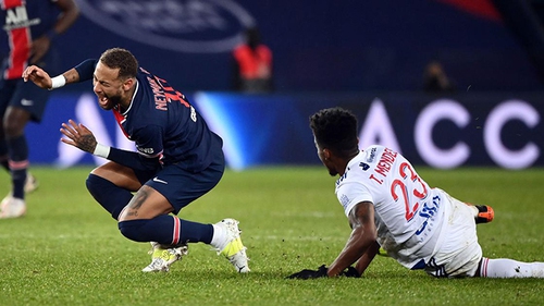 Neymar khóc thét trên sân vì dính chấn thương nặng