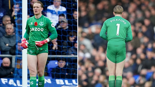 Jordan Pickford gây cười với màn biến hóa trang phục trên sân