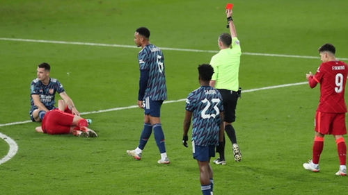 CĐV Arsenal giận dữ với thẻ đỏ của Xhaka: ‘Hãy đuổi anh ta khỏi CLB’