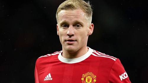 Tin MU 31/1: MU cho mượn Van de Beek. Bất ngờ tương lai của Paul Pogba