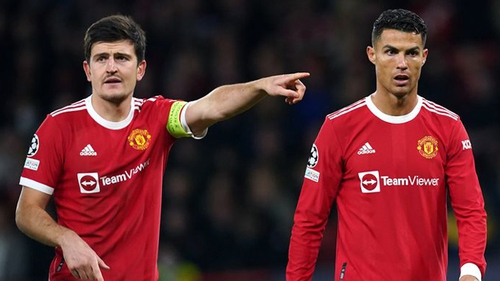 Bóng đá hôm nay 18/2 : MU tước băng đội trưởng của Maguire. PSG trả lương khủng cho Mbappe