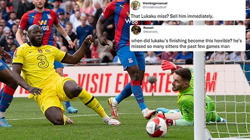 CĐV mỉa mai Lukaku vì pha bỏ lỡ khó tin