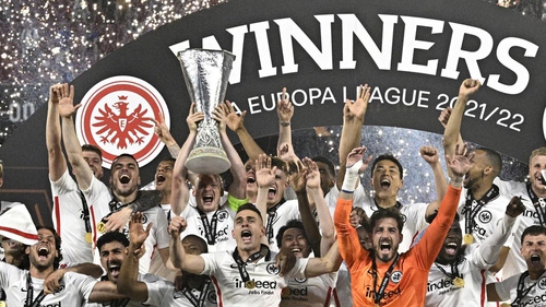 Frankfurt vô địch Europa League sau loạt đá 11m cân não