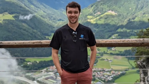 Là 'cha đẻ' của hơn 300 trò chơi trên Roblox, chàng trai 19 tuổi kiếm 'nửa tỷ' mỗi tháng