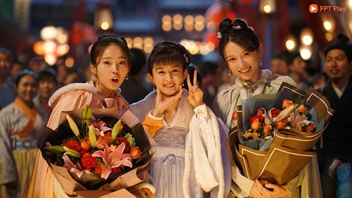 'Minh Lan truyện': Triệu Lệ Dĩnh thân thiết với Thi Thi, Trương Giai Ninh trong hậu trường