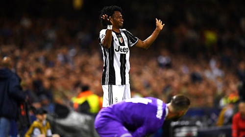 Rio Ferdinand: 'Tôi sẽ rất xấu hổ nếu nhìn vào mắt con sau khi ăn vạ như Ramos'