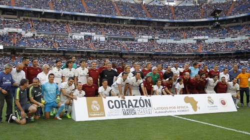 Luis Figo lập siêu phẩm trong trận giao hữu với Roma trên sân Bernabeu