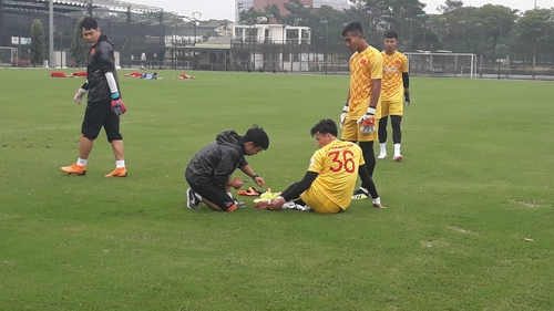 Bùi Tiến Dũng gặp sự cố ngày đầu hội quân U23 Việt Nam