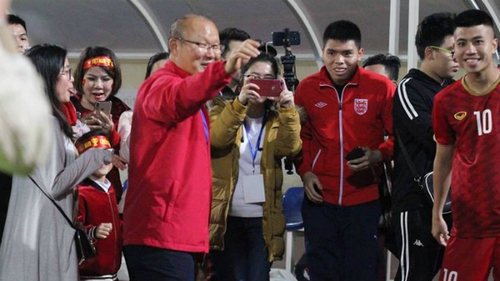 HLV Park bị 'bao vây' sau trận U22 Việt Nam đấu CLB Hàn Quốc